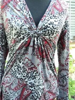 Bisou Bisou Gray and Red Paisley Blouse